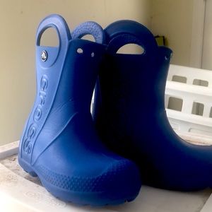 Croc handled rain mud barn boots
